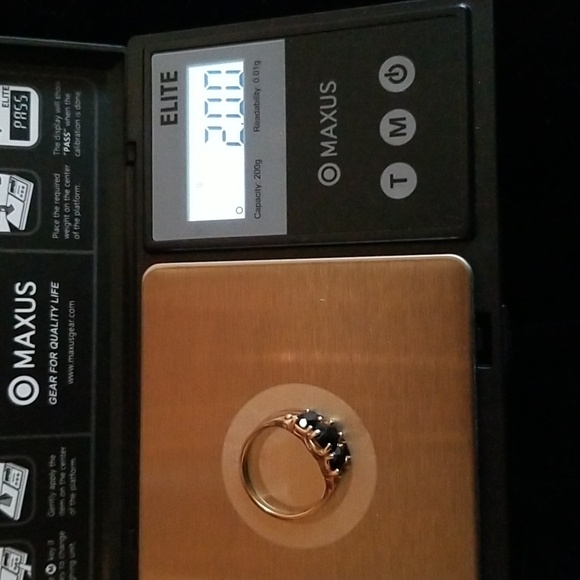 10K gold ring with Onyx Stones - Picture 7 of 8